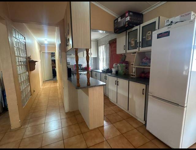 3 BEDROOM HOUSE FOR SALE IN NEWLANDS WEST